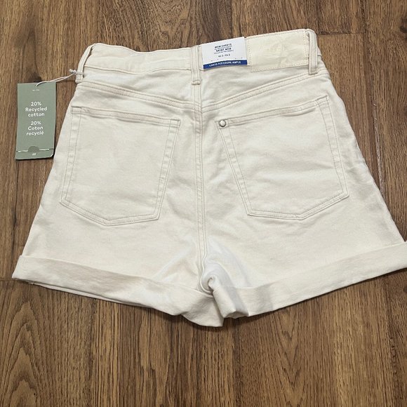 NWT! H&M Ultra High Waist Mom Jean Shorts White Loose Fit Size 2 - Picture 2 of 3